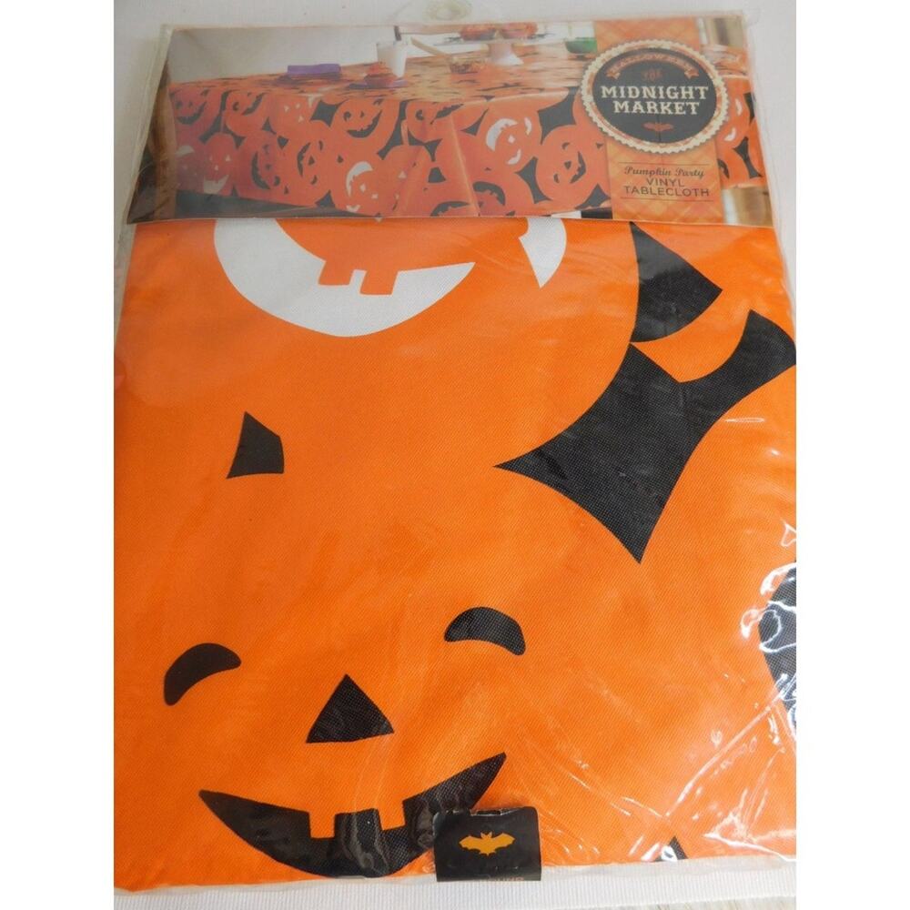 Midnight Market Halloween Vinyl Tablecloth 70" Round Pumpkins New - Picture 6 of 6